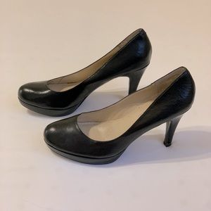 Marc Fisher leather platform pumps